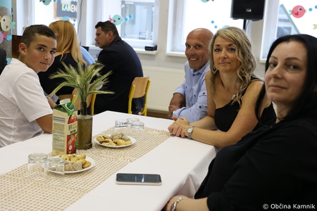 Devetošolci Osnovne šole 27. julij Kamnik naše zgodbe se ne končajo – postanejo le spomini (7)